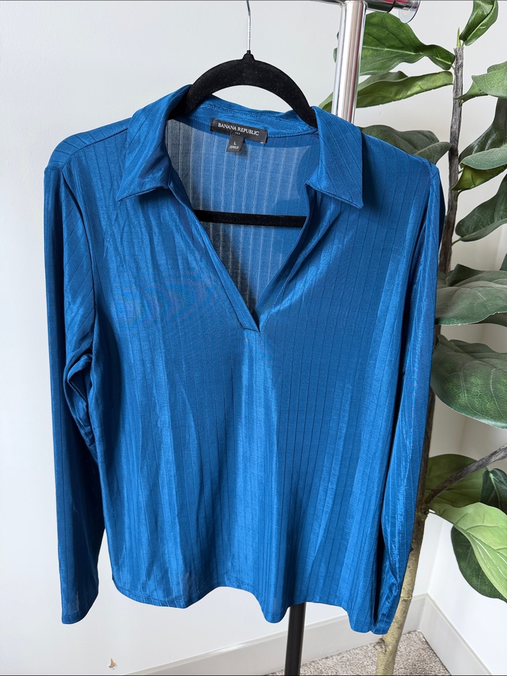 Banana Republic Blue Long-Sleeve Collared V-Neck Shirt